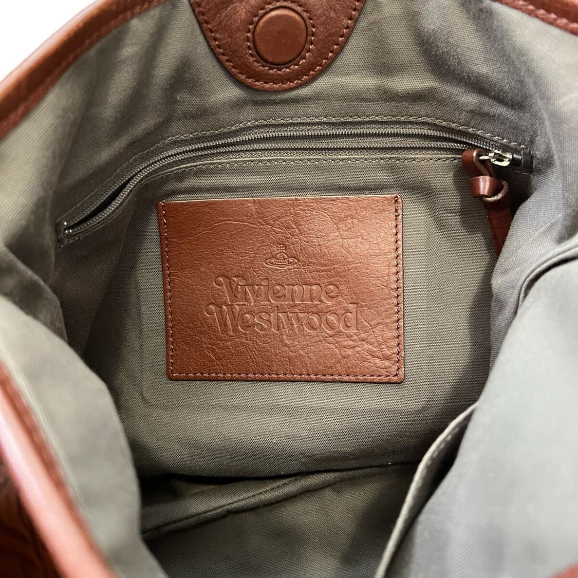 비비안 웨스트우드 로고 패턴 소가죽 숄더백 상품이미지7