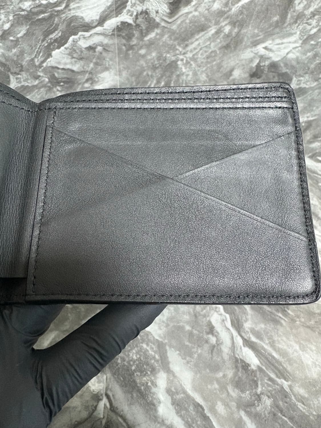 루이비통 에어로그램 반지갑 상품이미지5