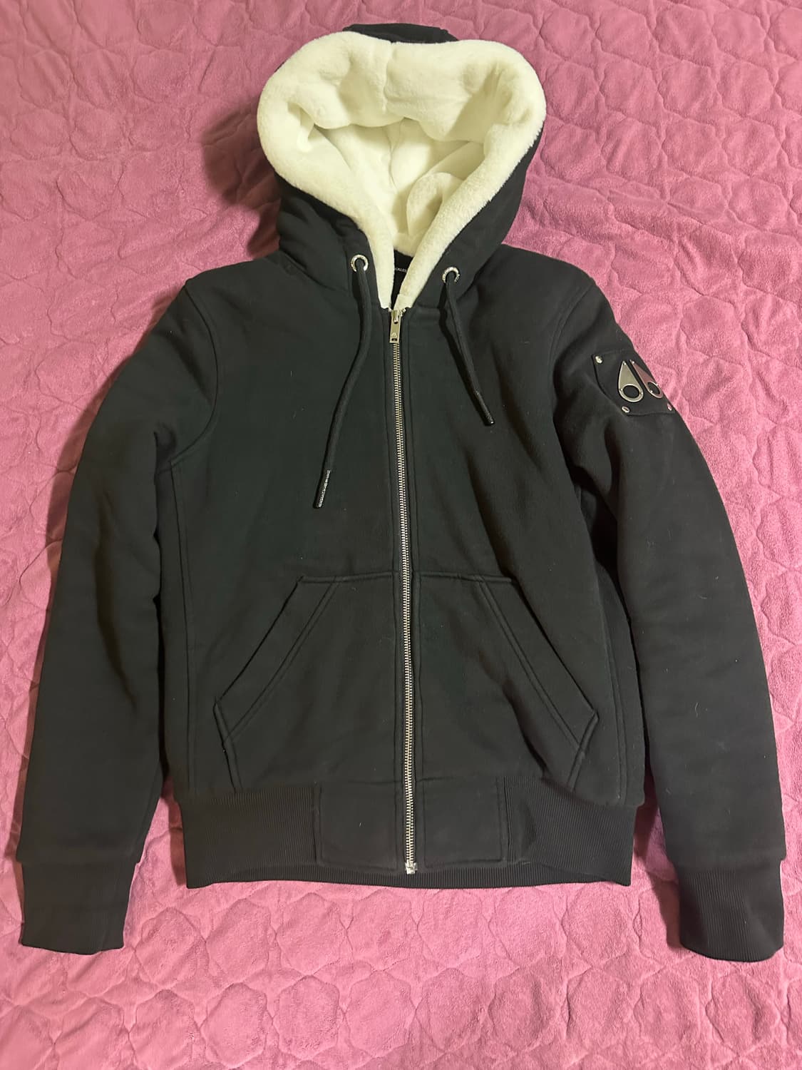 무스너클 버니스웨터 새상품급 백화점판 판매합니다 상품이미지1