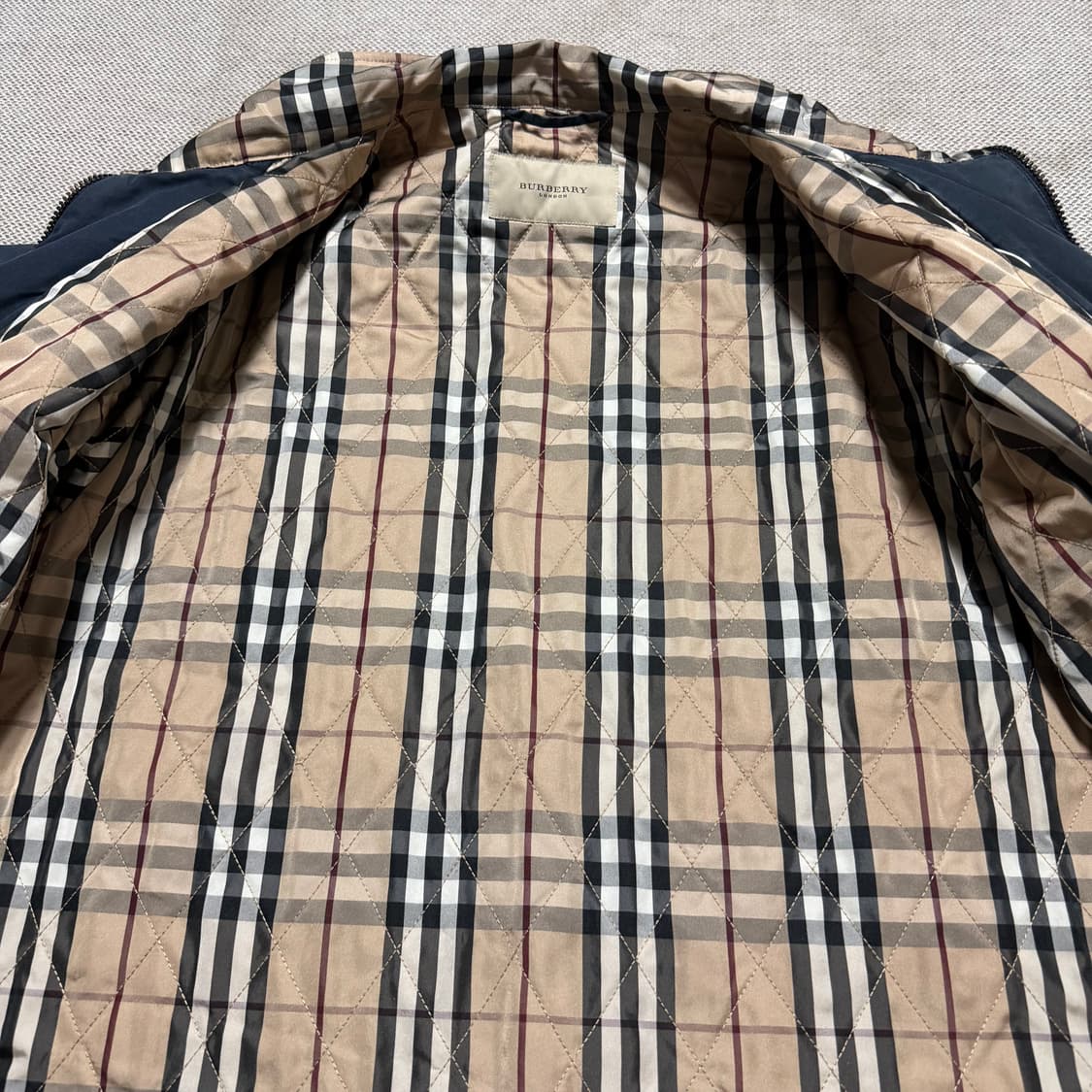 버버리 체크 퀄팅 헤링턴 자켓 상품이미지5