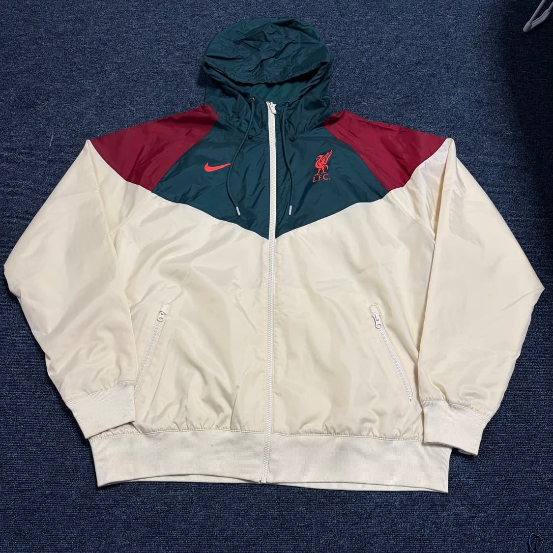 나이키 21-22 리버풀 FC 윈드러너 상품이미지1