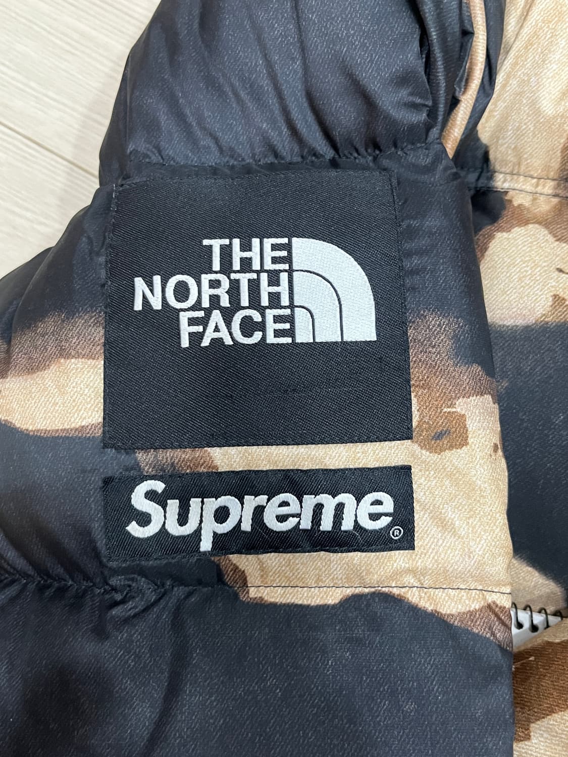 슈프림 노스페이스 블리치드 패딩 L 상품이미지4