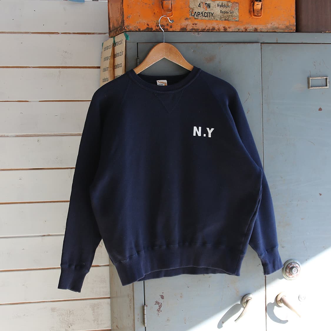 (착용컷) PLUVIOUS 뉴욕 스웻 셔츠 (남성용 95-98) 상품이미지1