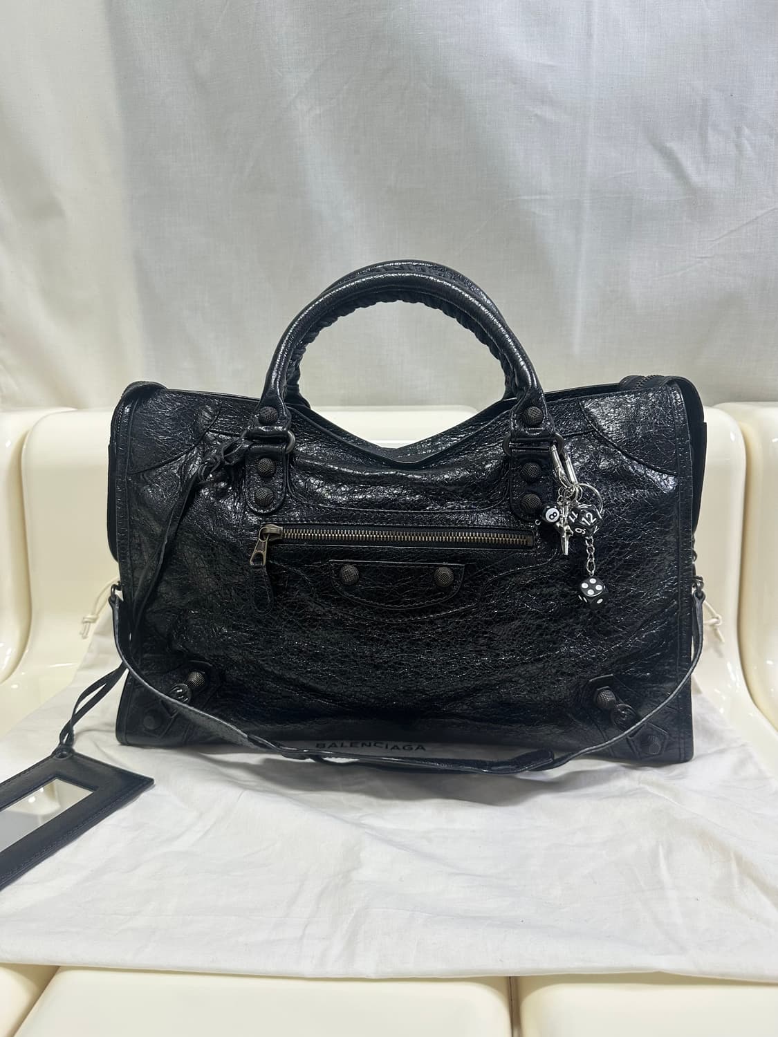 [SA 정품] 발렌시아가 시티 모터백 미디움 블랙 상품이미지7