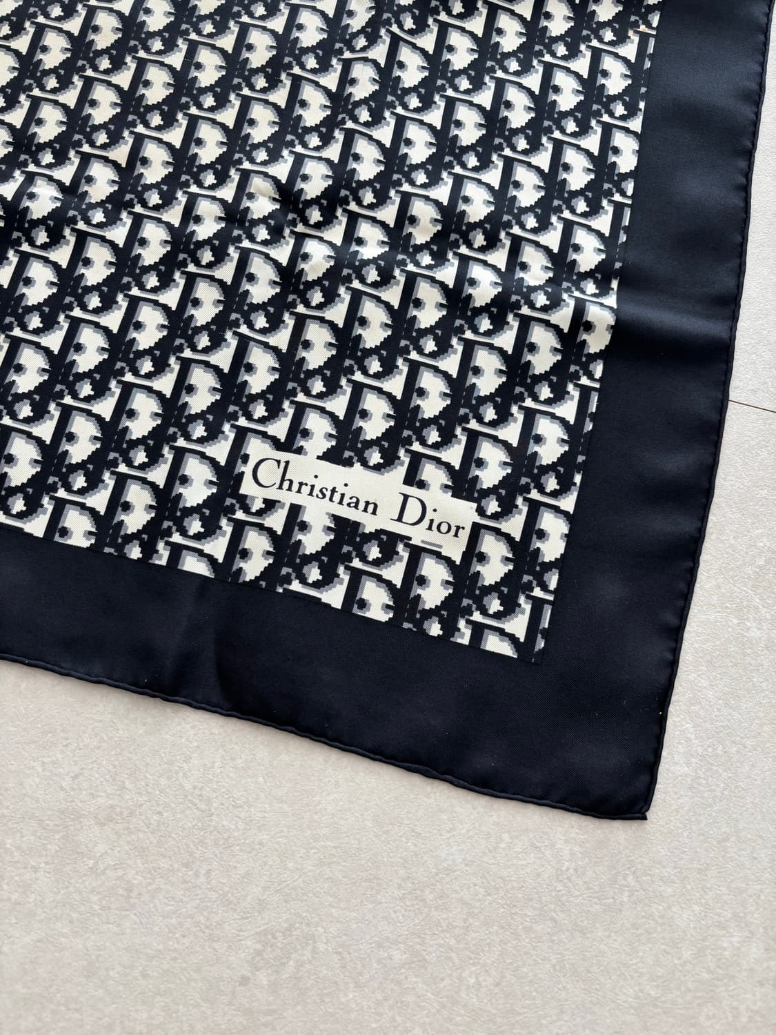디올 오블리크 실크 스카프 블랙 정품 상품이미지3