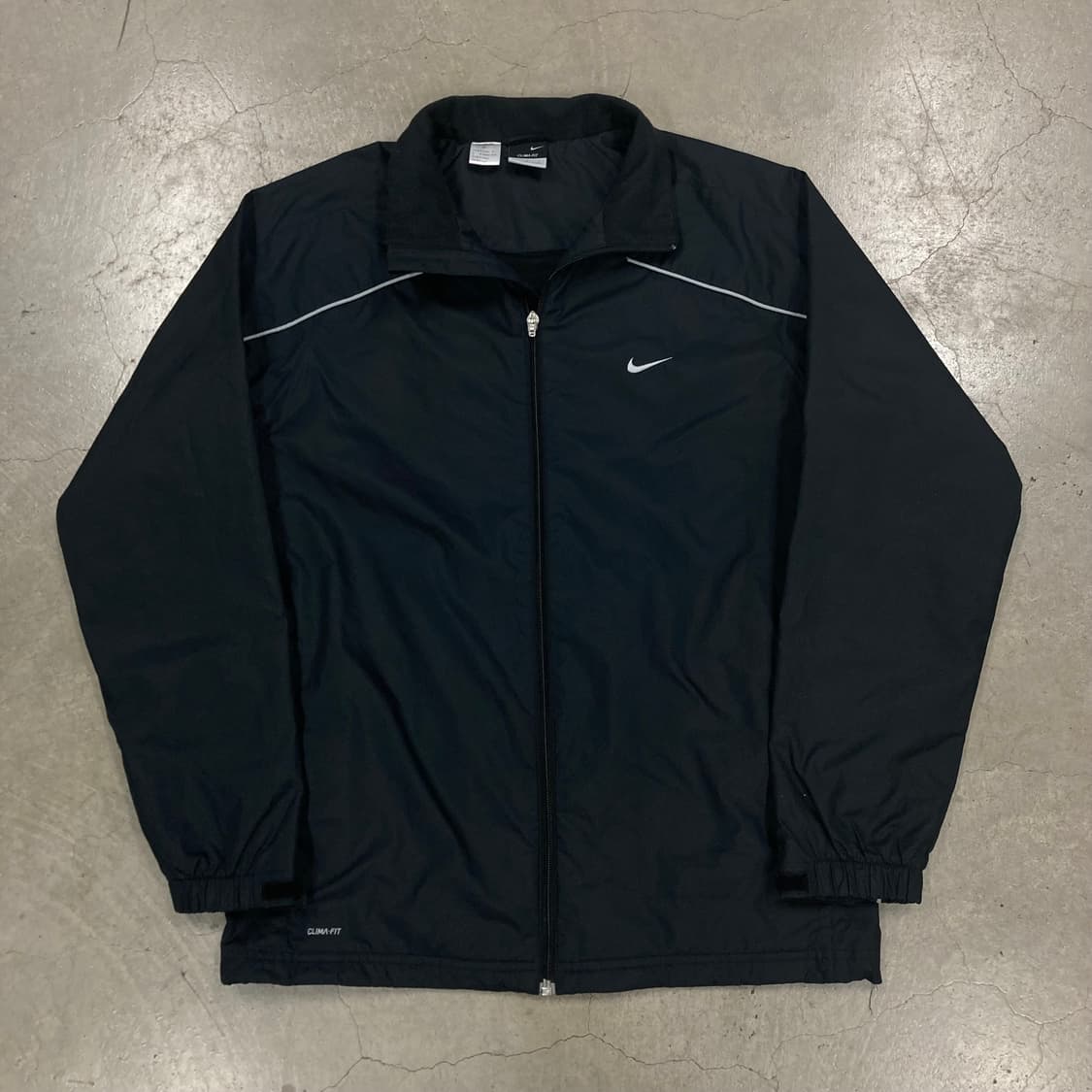 나이키 블랙 컬러 스우시 스몰 로고 바람막이 상품이미지1
