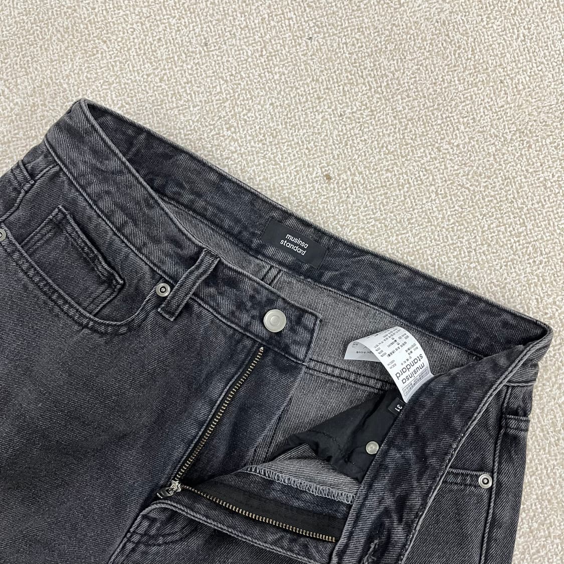 [31] 무신사스탠다드 워시드 블랙 데님 청바지 0105M1 상품이미지2