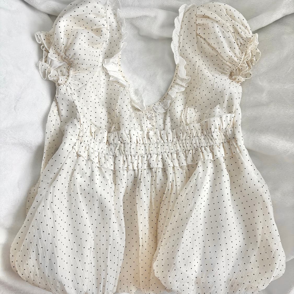 대대장 도트 퍼프 블라우스 벌룬탑 로걀탑 바닐라 상품이미지3