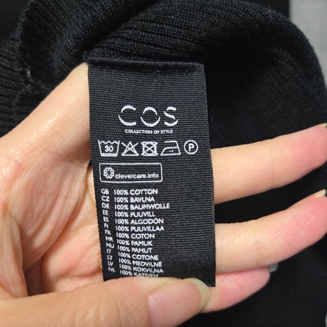 코스 쫀쫀티 블랙 V넥 긴팔 니트  상품이미지4