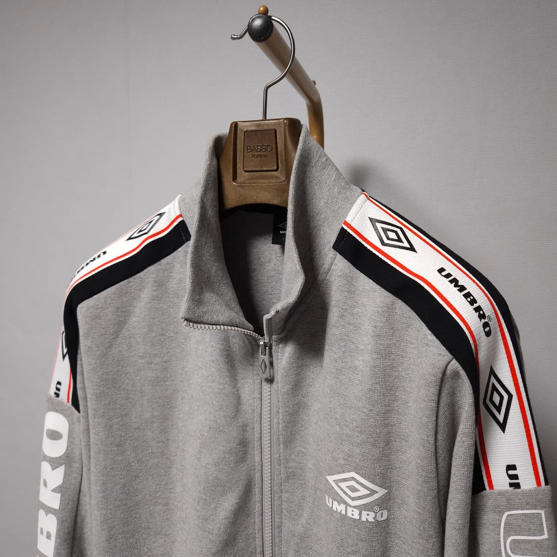 105 ) 엄브로 사이드로고 트레이닝 집업 상품이미지2