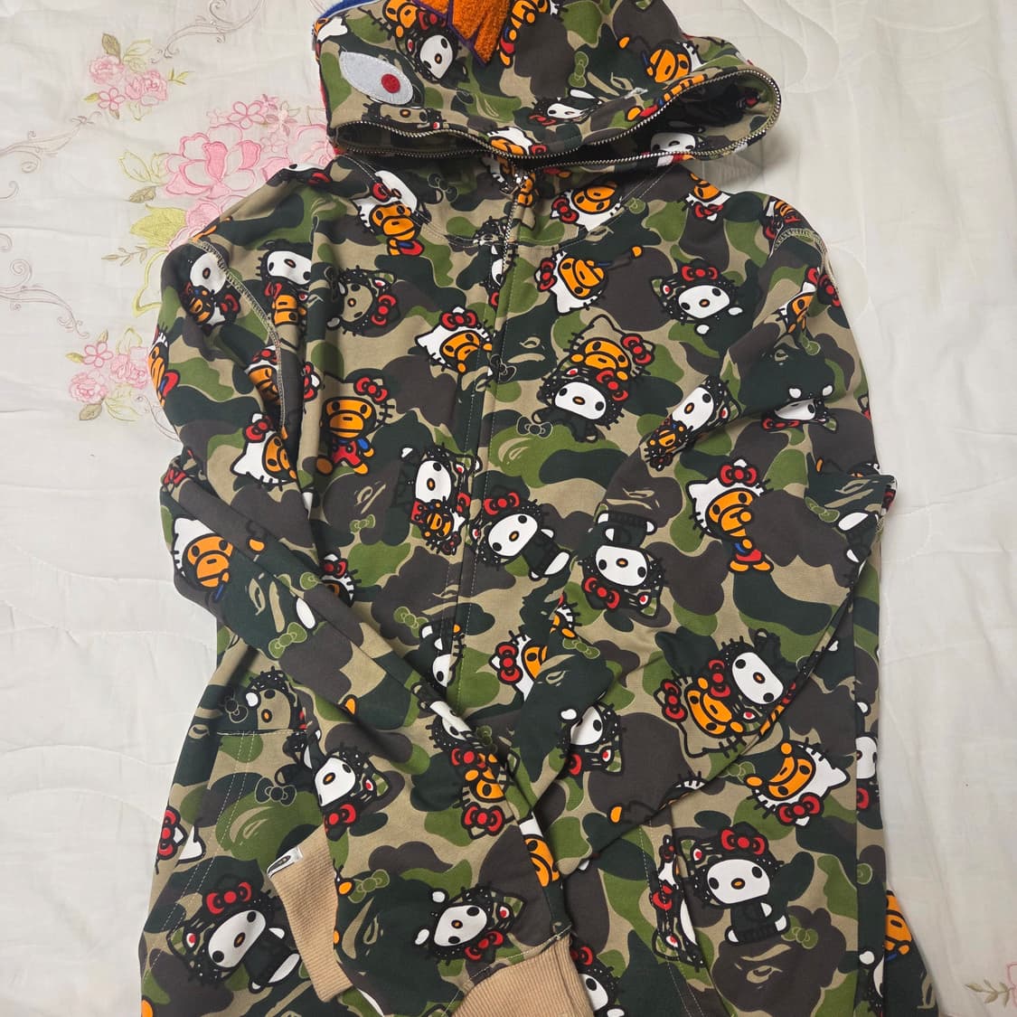 BAPE 헬로키티 베이프 밀리터리 샤크 그린 녹계 후드집업 상품이미지1