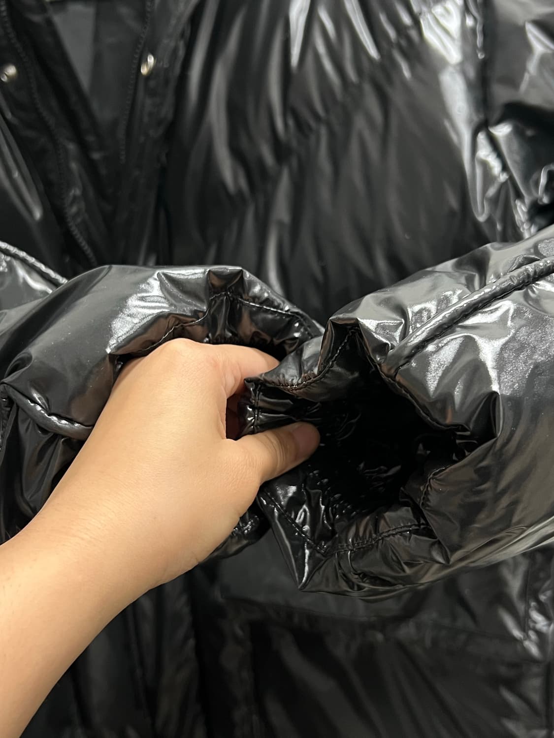 매종미네드 몬스터 패디드 롱다운 블랙 상품이미지5