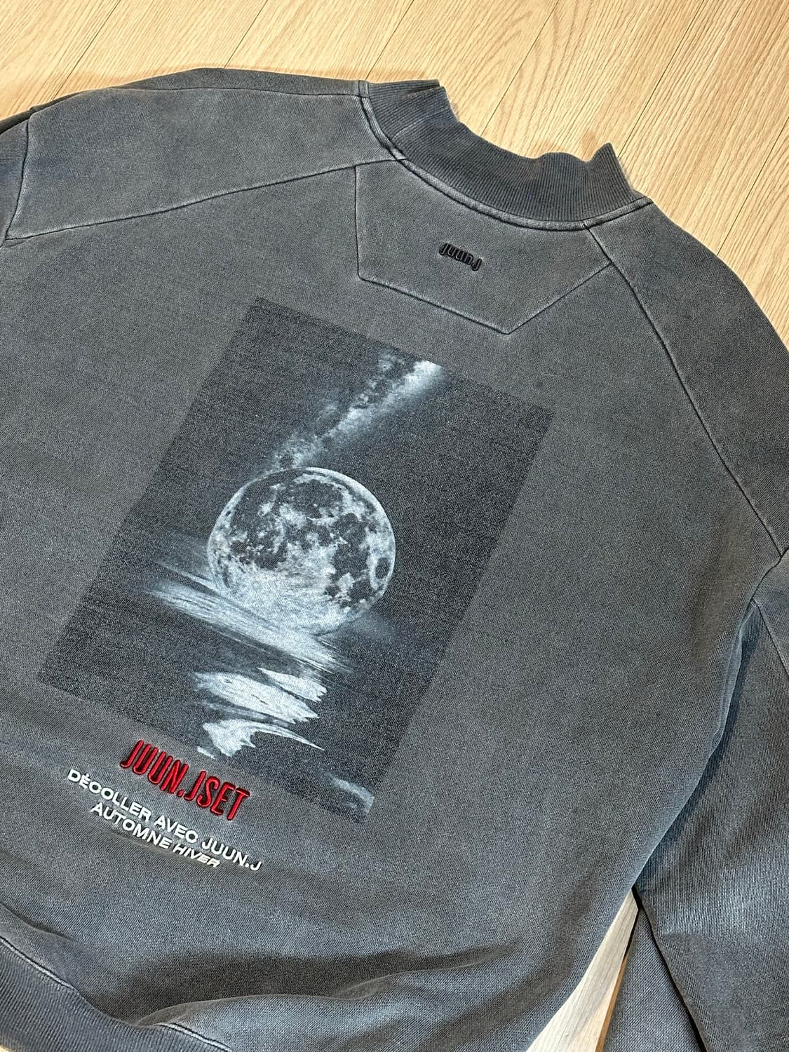 준지 하이넥 달 프린팅 맨투맨 상품이미지1