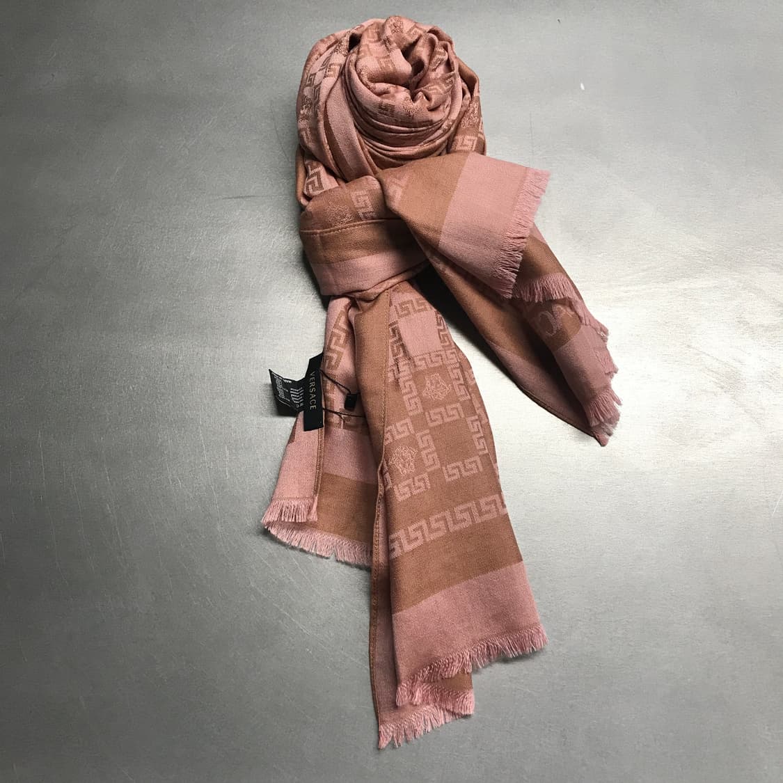 베르사체 메두사 실크 스카프 상품이미지1