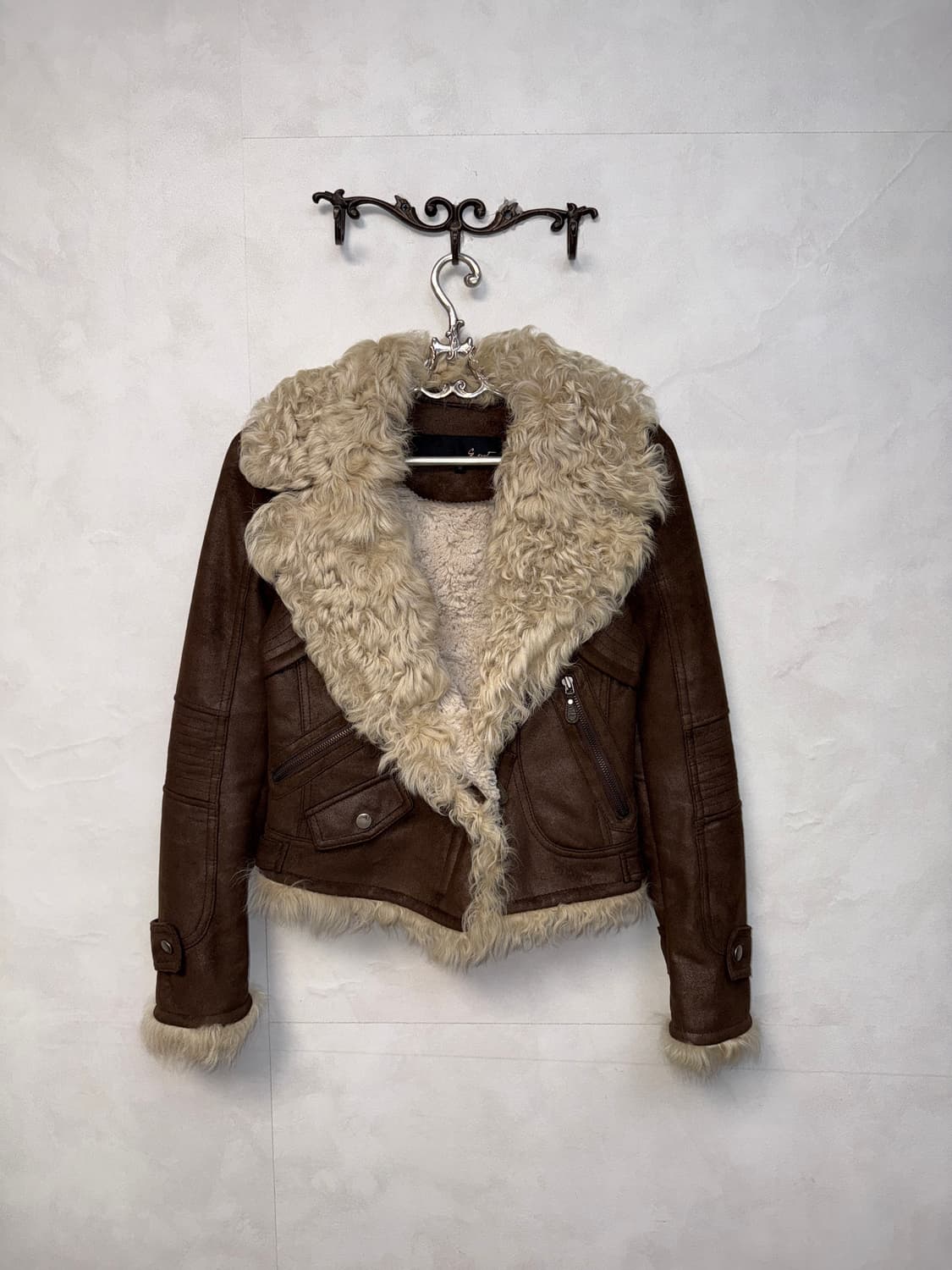 Dark brown lamb fur buckle mustang 상품이미지1