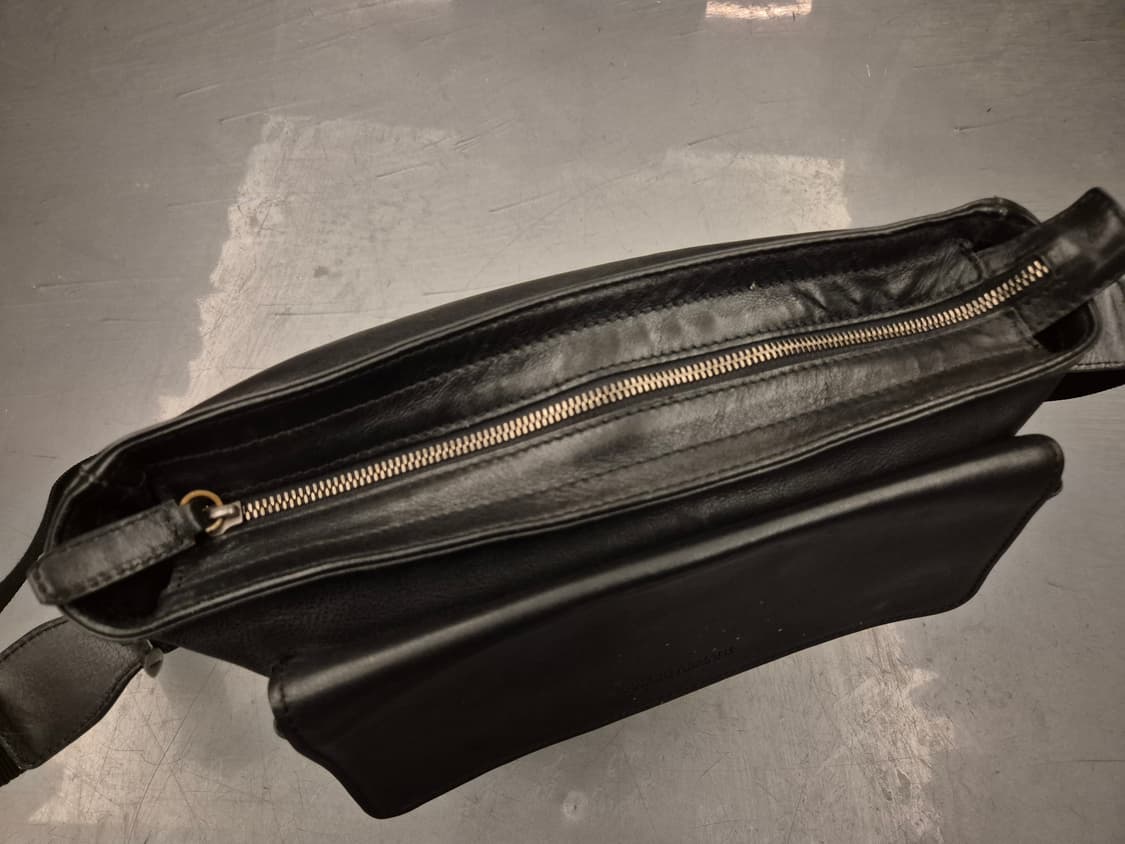 00s 조르지오 아르마니 레더 크로스백 상품이미지6