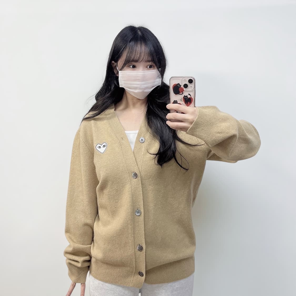 꼼데가르송 화이트 하트 와펜 브이넥 가디건 베이지 상품이미지1