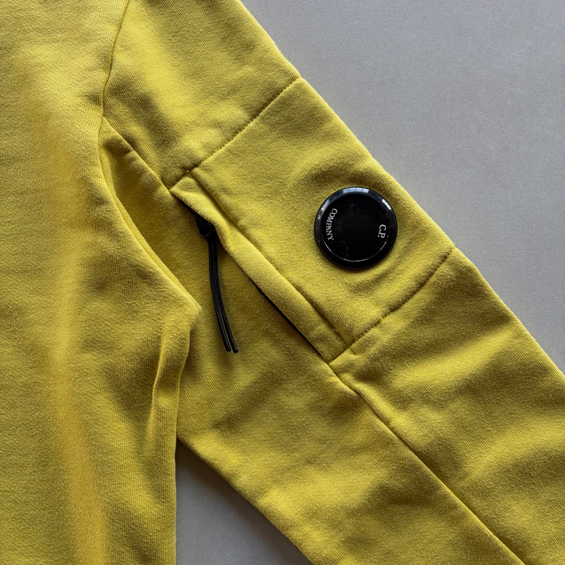 [L]씨피컴퍼니 C.P.Company 렌즈 포켓 맨투맨 상품이미지4