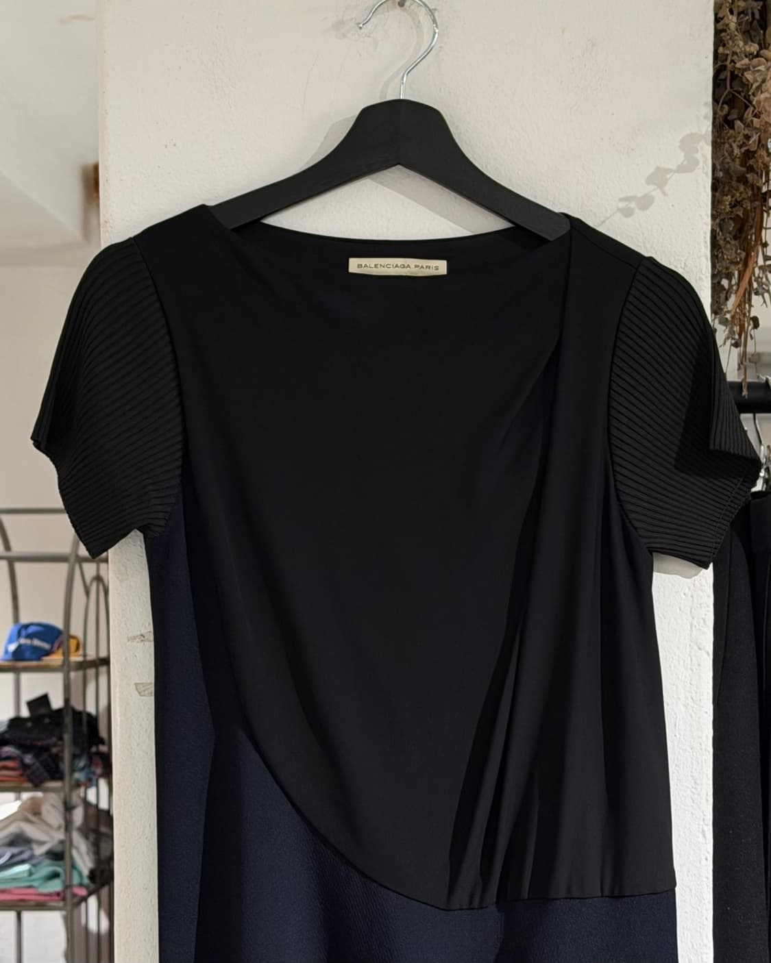 발렌시아가 블랙 언발란스 하프 슬리프 원피스 상품이미지4