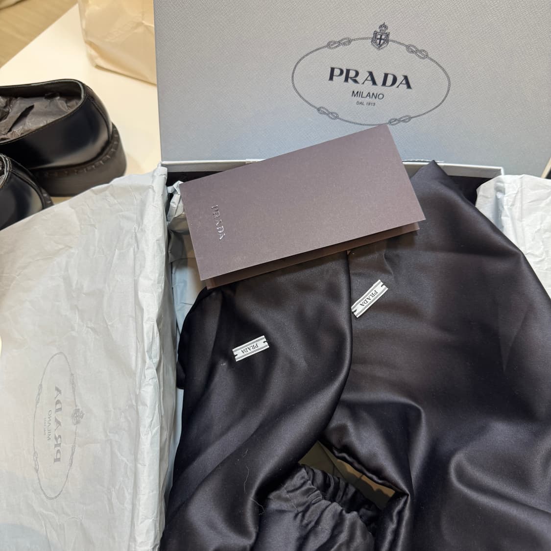 프라다 초콜릿 브러시드 레더 로퍼 블랙 37.5 상품이미지8