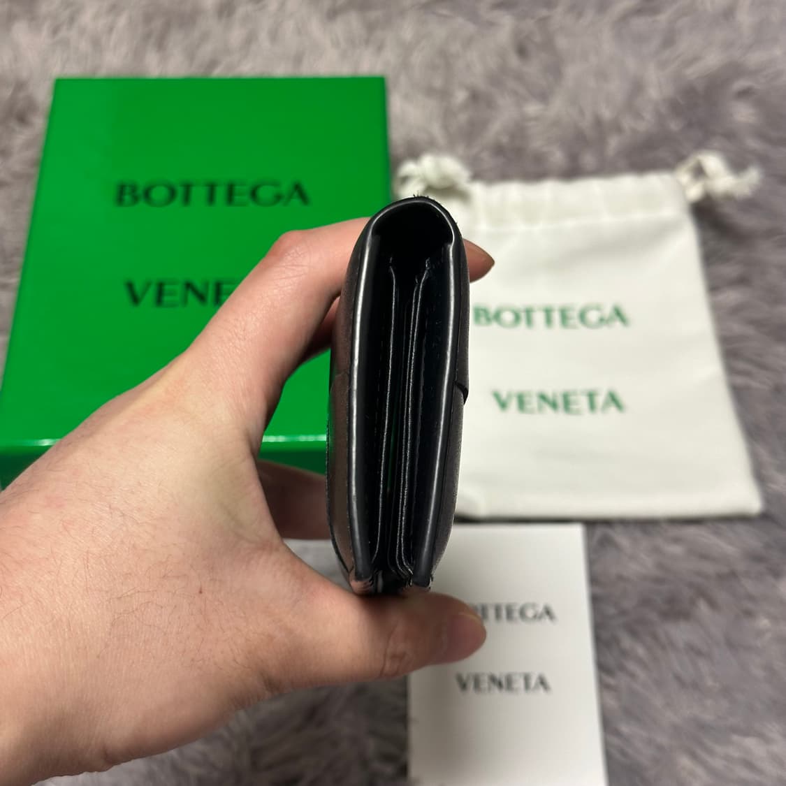 [풀구성] 보테가베네타 맥시 플랩 오거나이저 카드지갑 블랙 상품이미지4