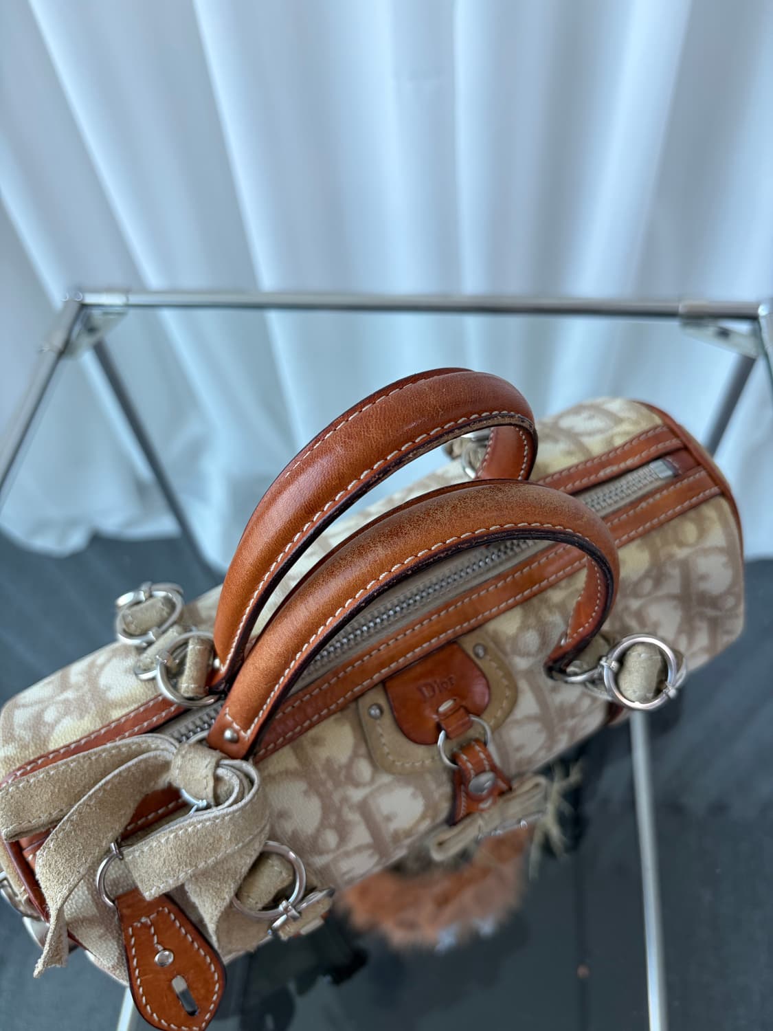 디올 로맨틱 트로터 하트 참 숄더백 상품이미지9