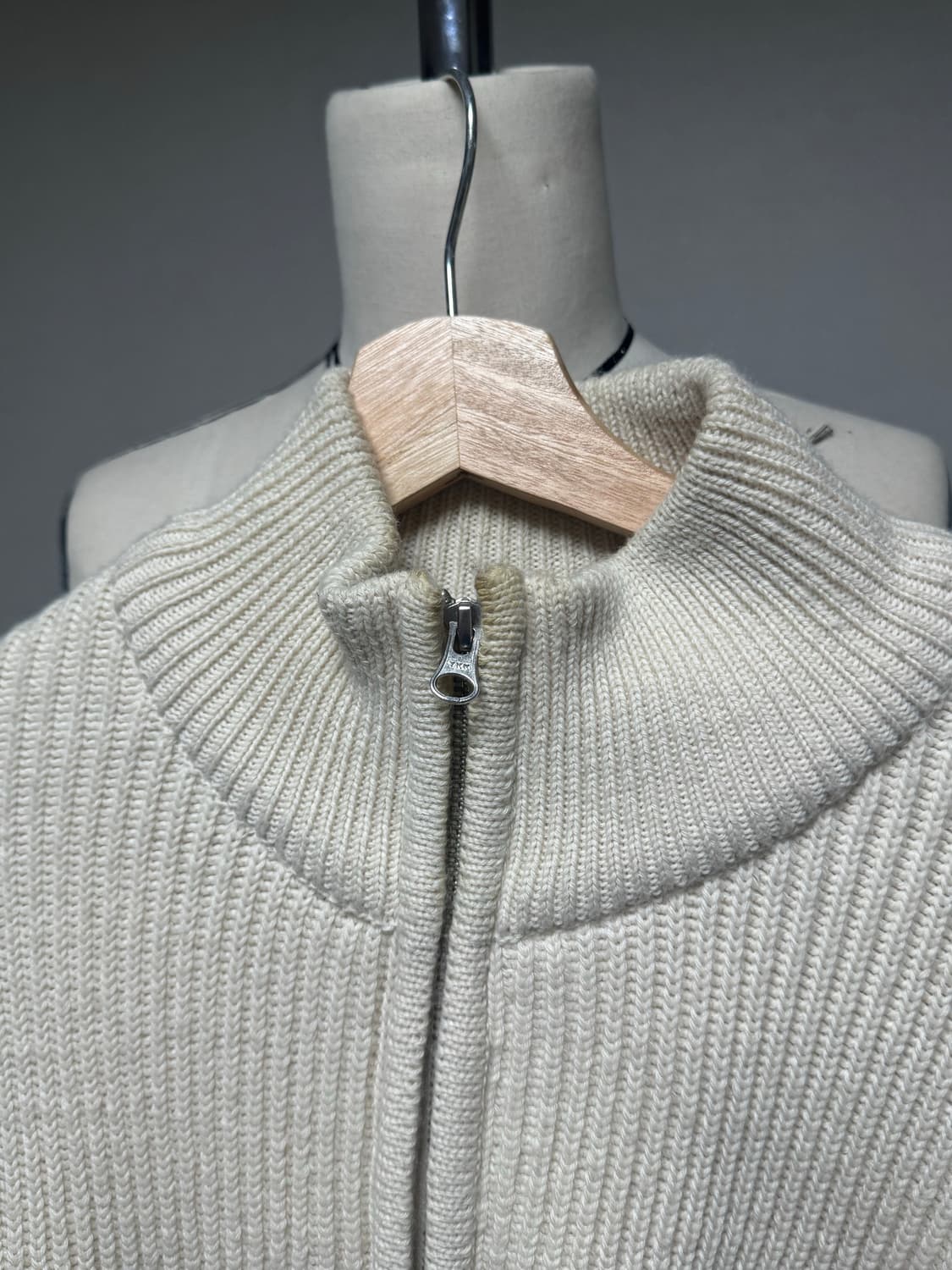 아모멘토 니트집업 라지 24fw 상품이미지2