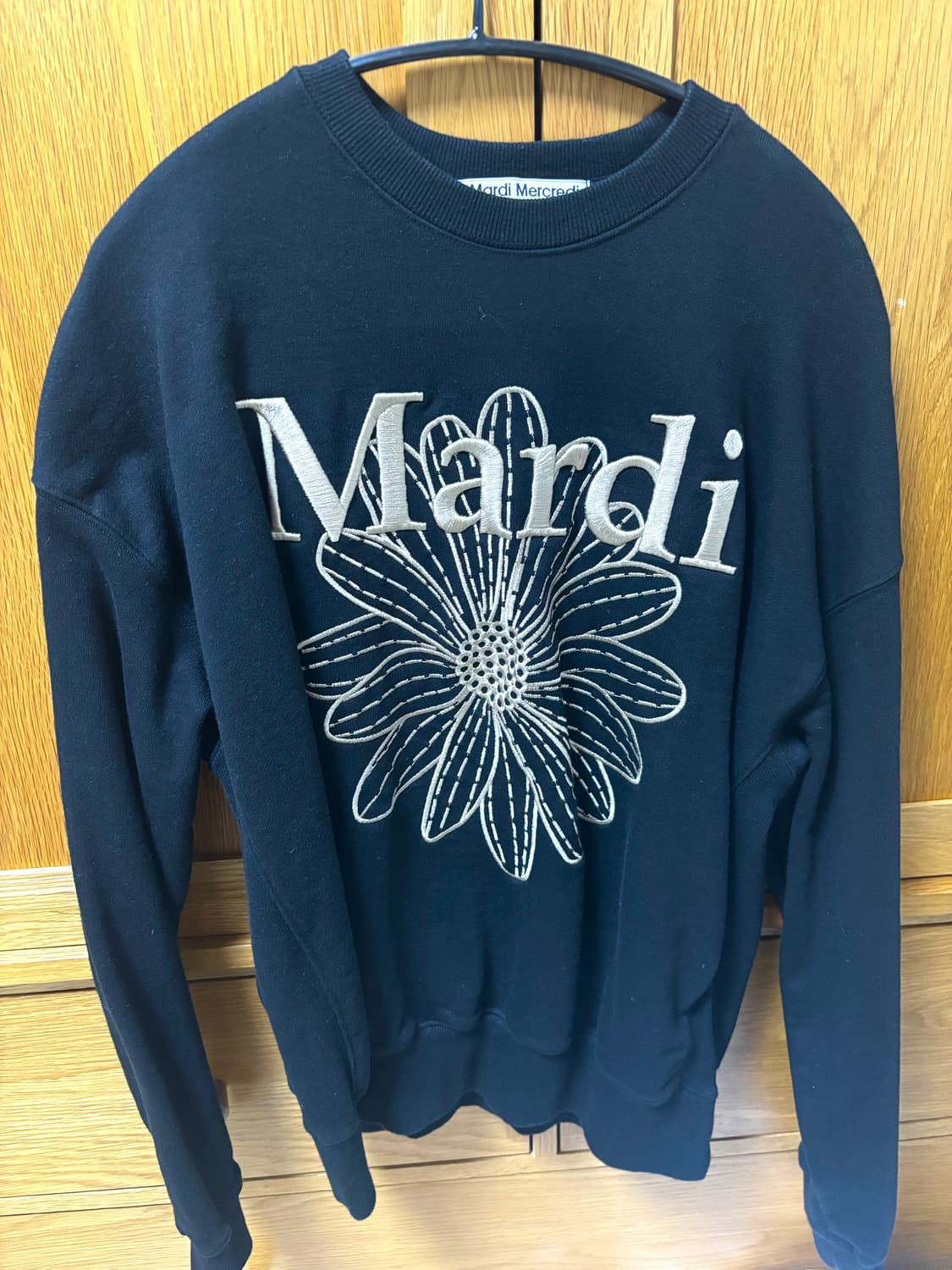 마르디메크르디 플라워 자수 맨투맨 상품이미지1