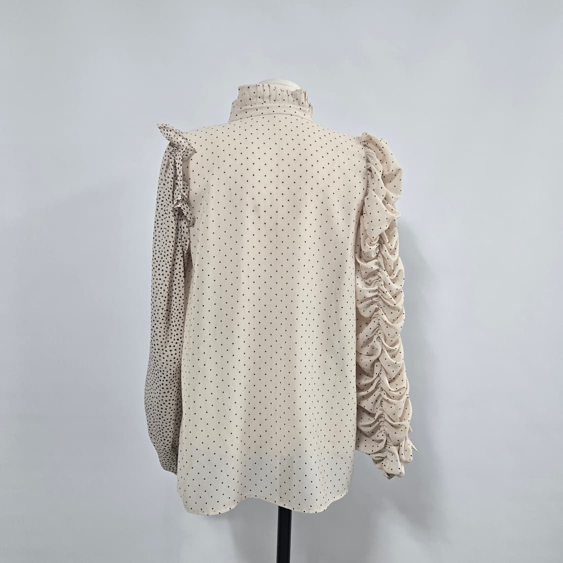 0179.JS뉴욕 도트 셔링쉬폰 블라우스 아이보리 퍼프 긴팔F 상품이미지2