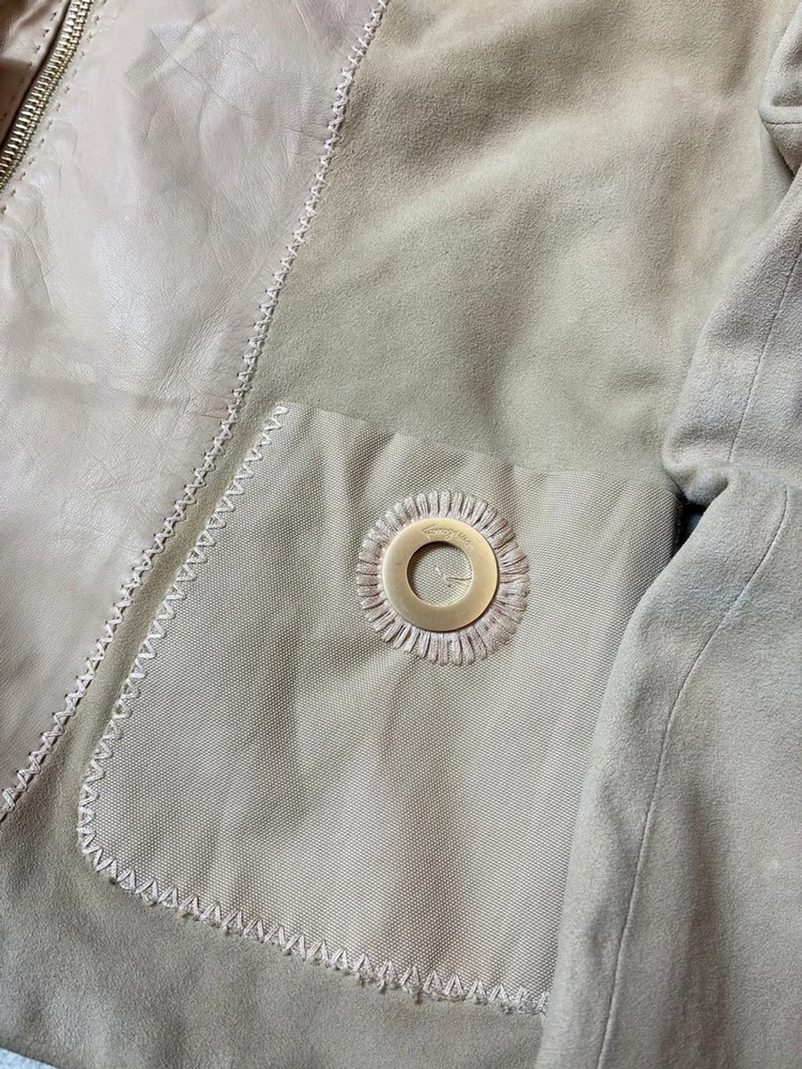 페라가모 90's 크롭 논카라 양가죽 자켓 PN7528 상품이미지4