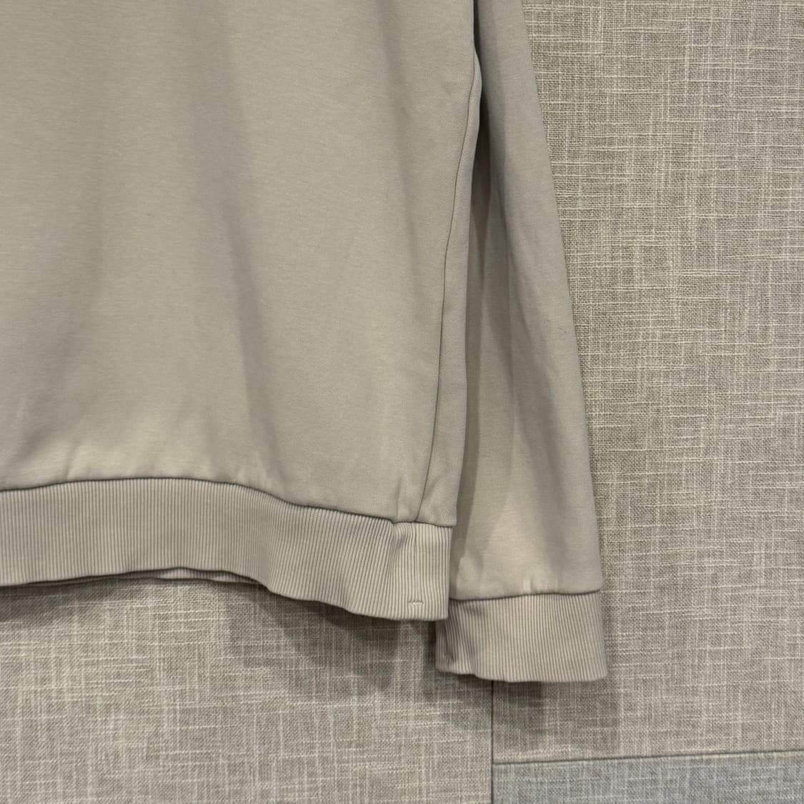 디스커버리 스몰로고 맨투맨 스웻셔츠 M 베이지 상품이미지3