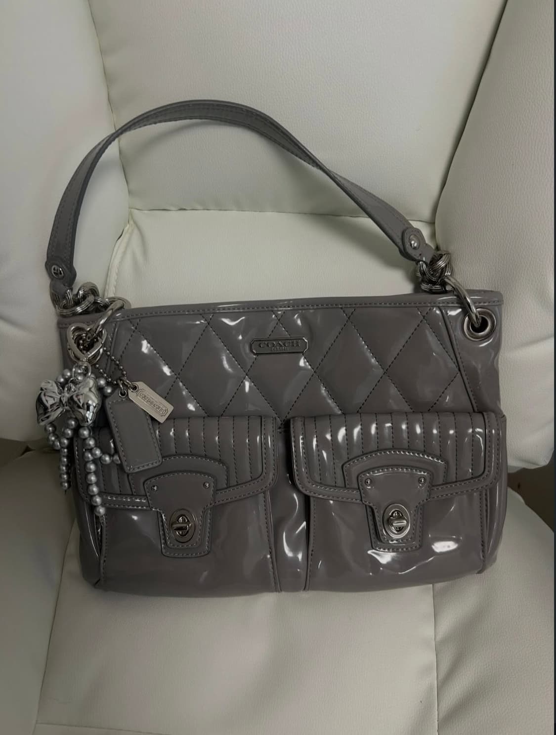 ⭐️🧚🏻‍♀️레어))Coach 그레이 에나멜 숄더백 상품이미지1