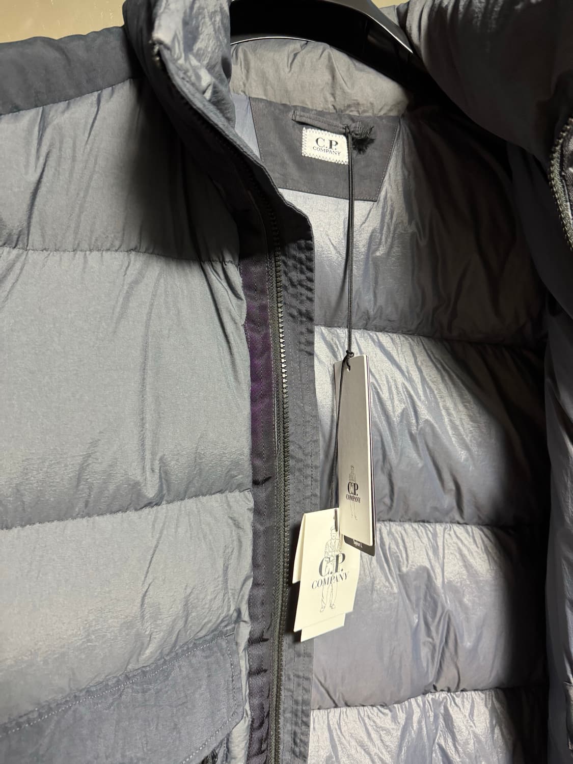 cp컴퍼니 패딩 새제품팝니다 상품이미지4