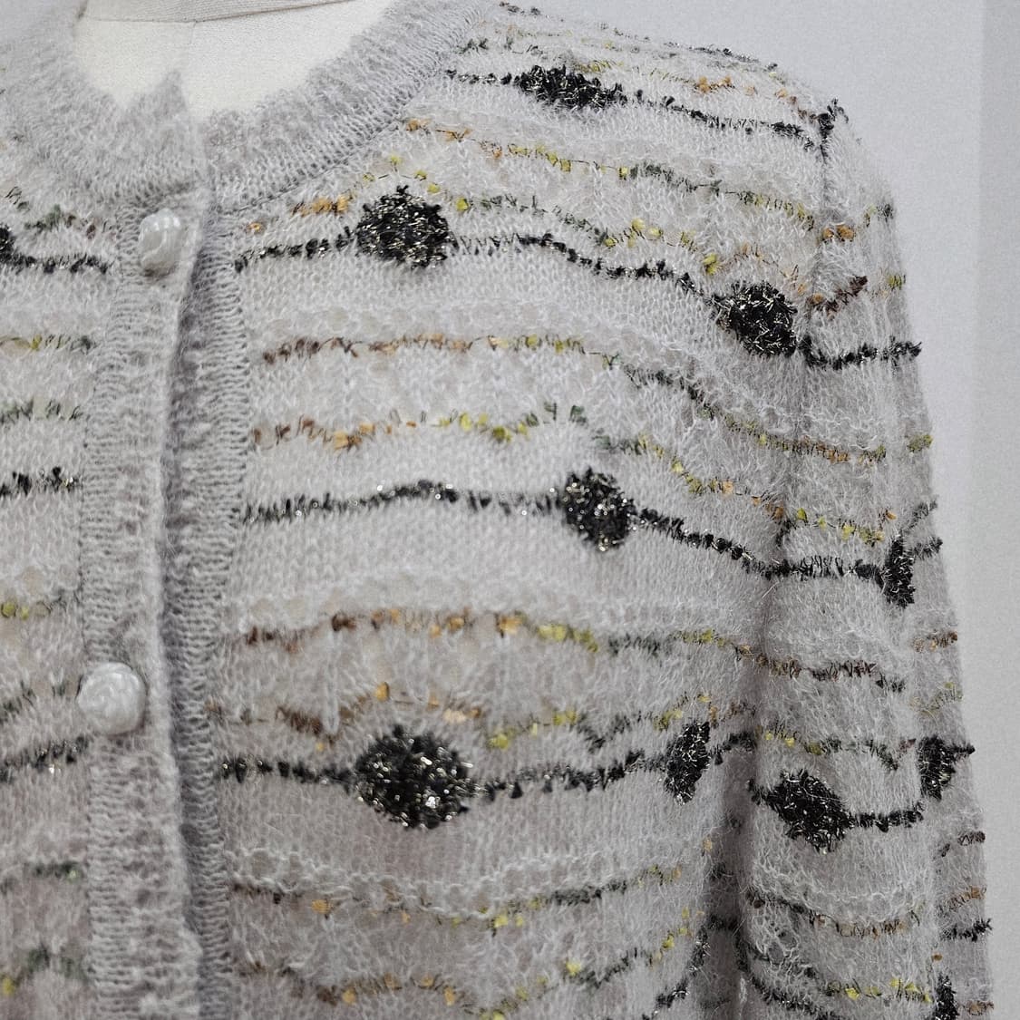 그레이 모헤어 자수 반짝이 스트라이프 가디건 상품이미지5