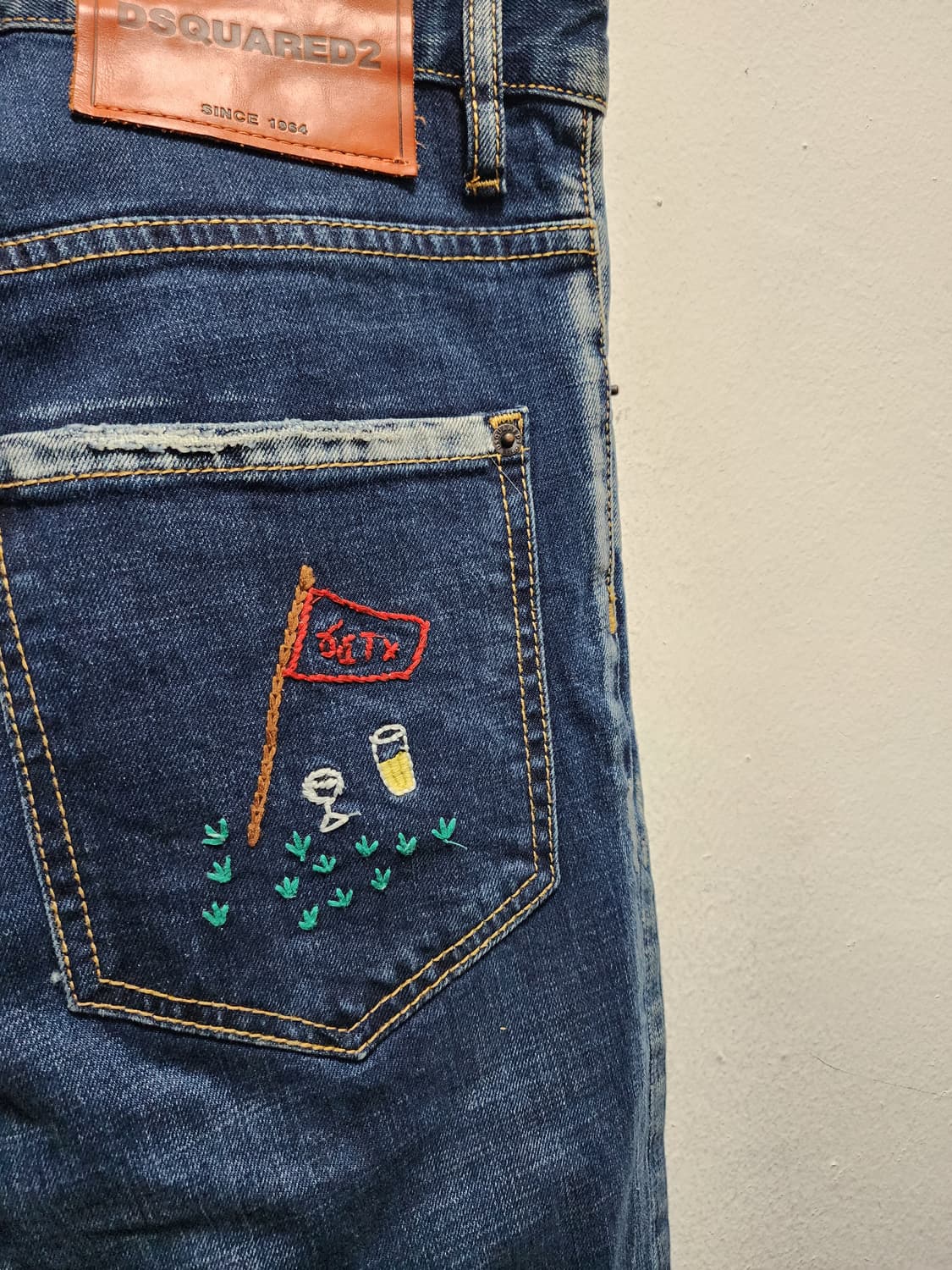 디스퀘어드2 자수 디테일 청바지 상품이미지3