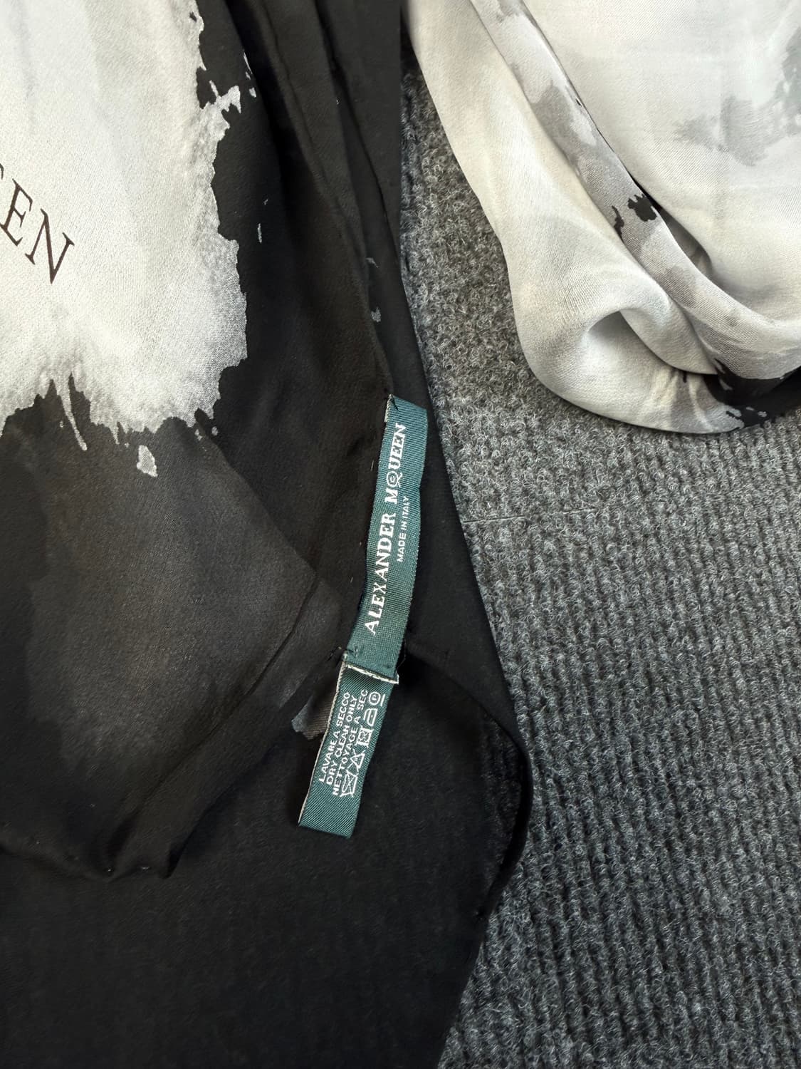 알렉산더맥퀸 대형 실크 스카프 상품이미지3