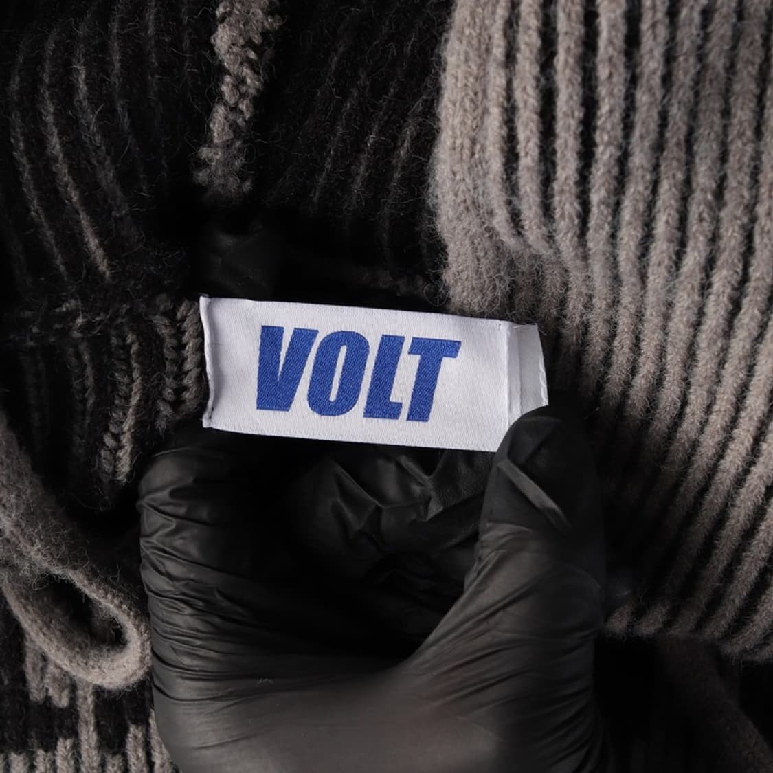 VOLT 고딕 레터링 배색 니트 후드 집업 상품이미지6