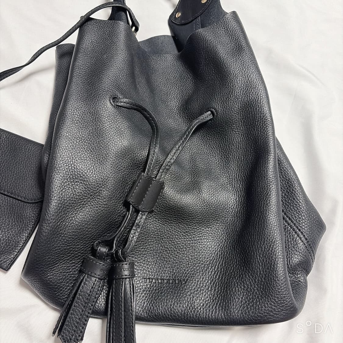 버버리 가죽 호보백 블랙 상품이미지2