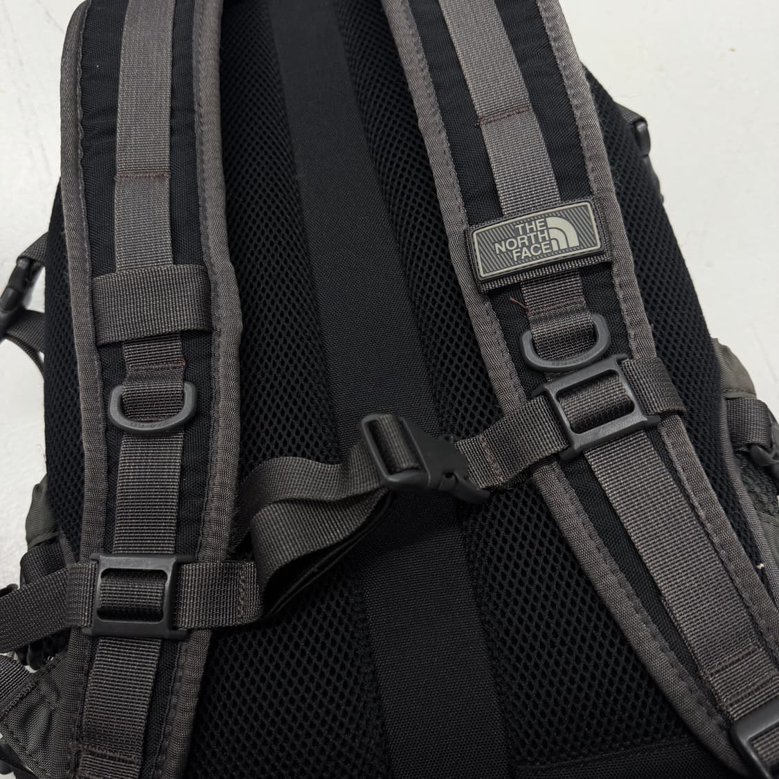 노스페이스 고프코어 카키 그린 미니샷 백팩 상품이미지8