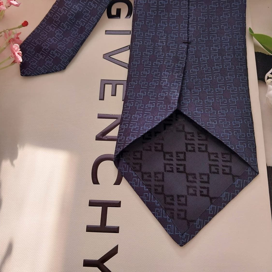 지방시 실크 네이비 로고 자카드 넥타이 9.8cm A+등급 K1557
 상품이미지6