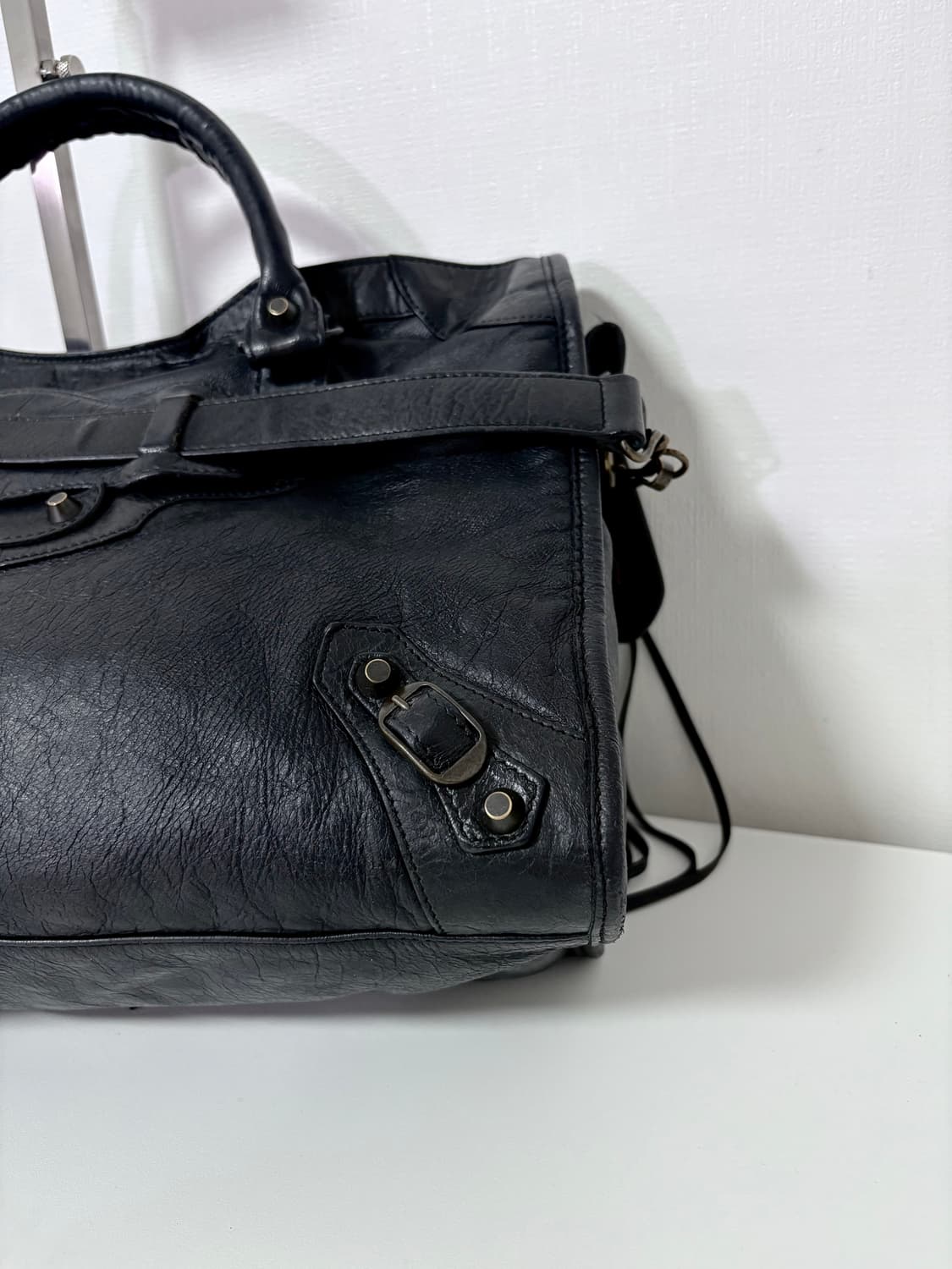 발렌시아가 시티 모터백 블랙 미디움 상품이미지5