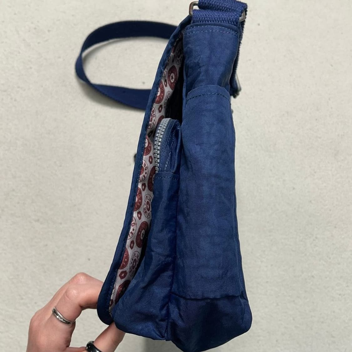 키플링 사비안 크로스백 네이비 상품이미지4