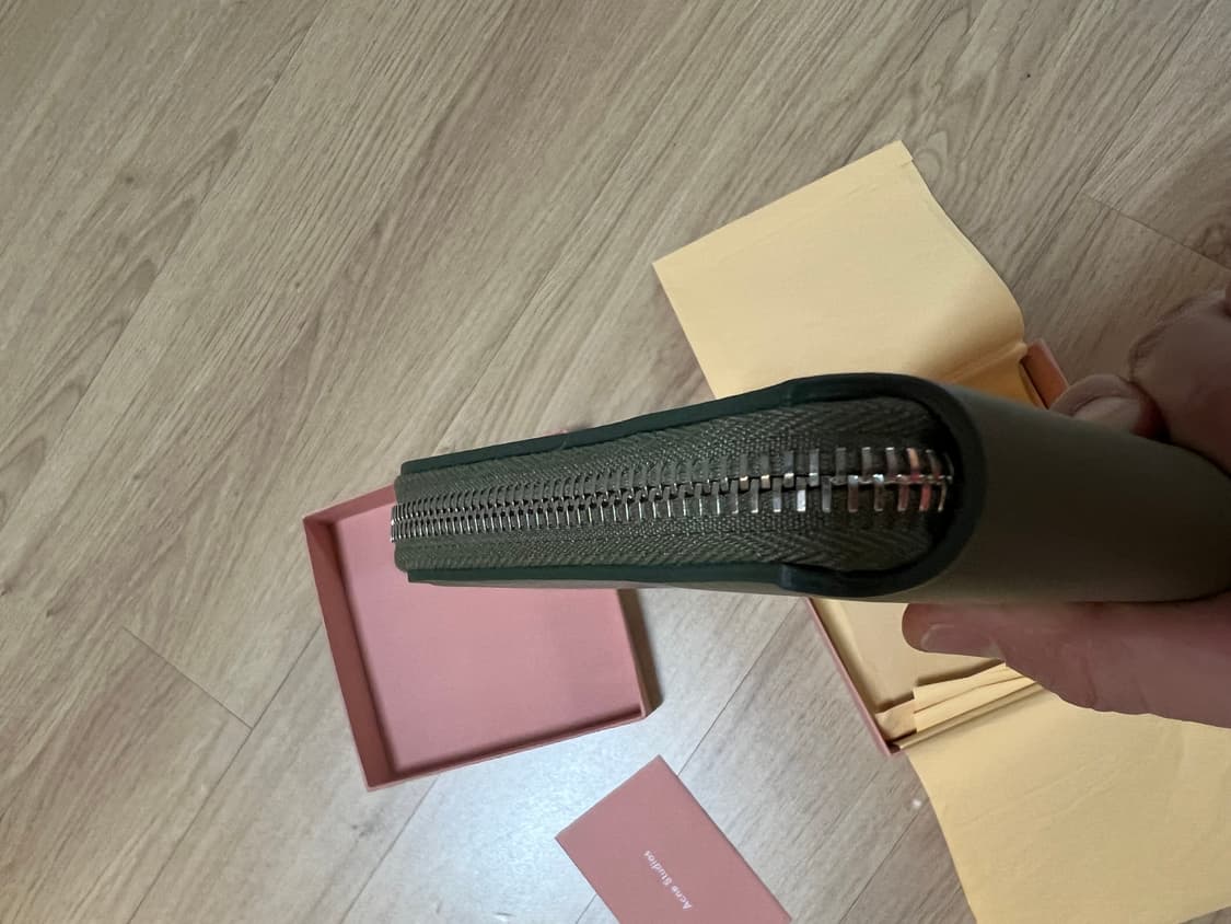 아크네스튜디오 가죽 반지갑 새상품 상품이미지9