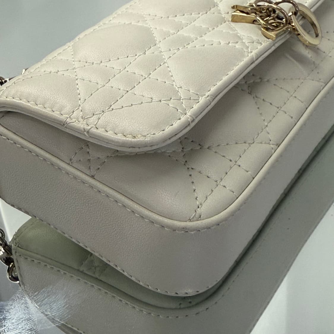 [풀구성]디올 레이디디올 램스킨 까나쥬 라떼 폰 파우치 숄더백 상품이미지8