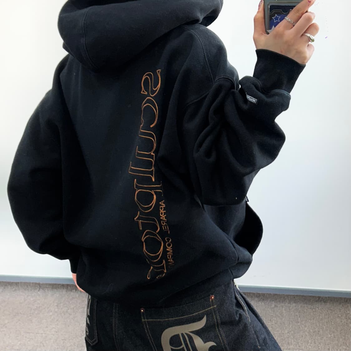 Sculptor 스컬프터 브라운 로고 블랙 후드티 상품이미지2