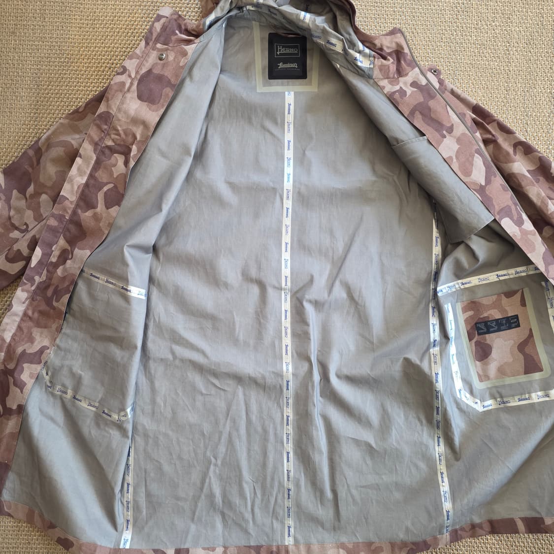 Herno Laminar 에르노 역대급 이탈리안 최상급 린넨 간절기 코트 상품이미지8