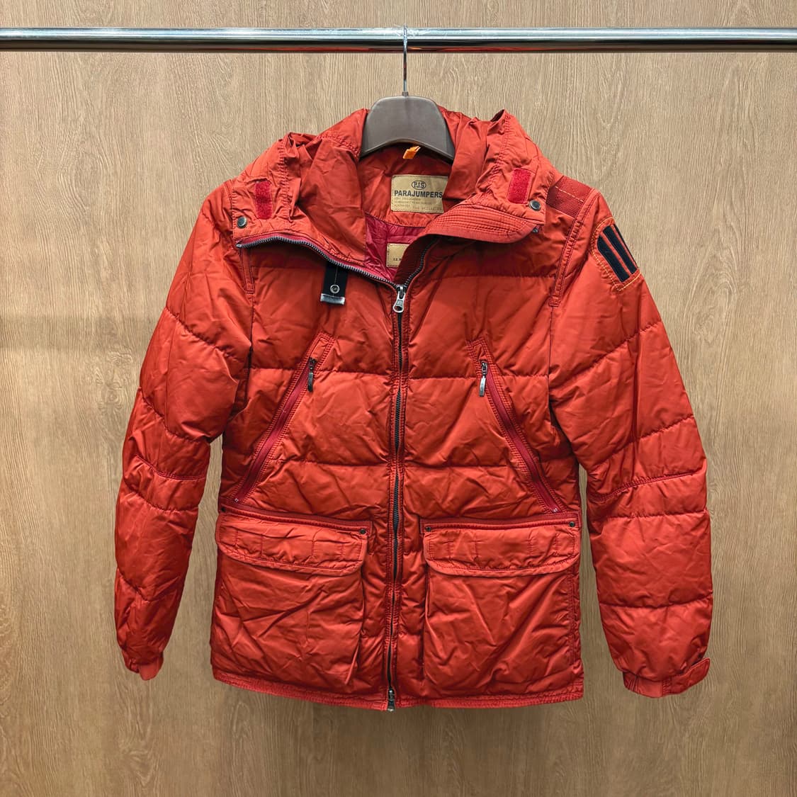 파라점퍼스 다운 패딩 점퍼 지퍼 포켓 후드 스트링 디테일 레귤러핏 오렌지 상품이미지2