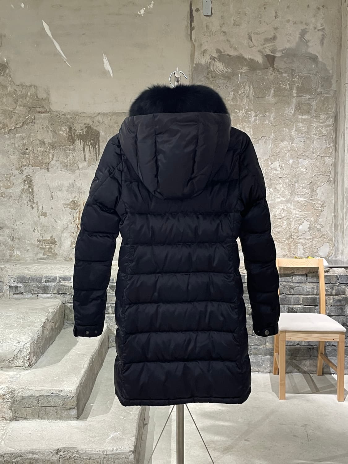 프라다 블랙 트라이앵글 로고 폭스 퍼 다운 후디 자켓 상품이미지6