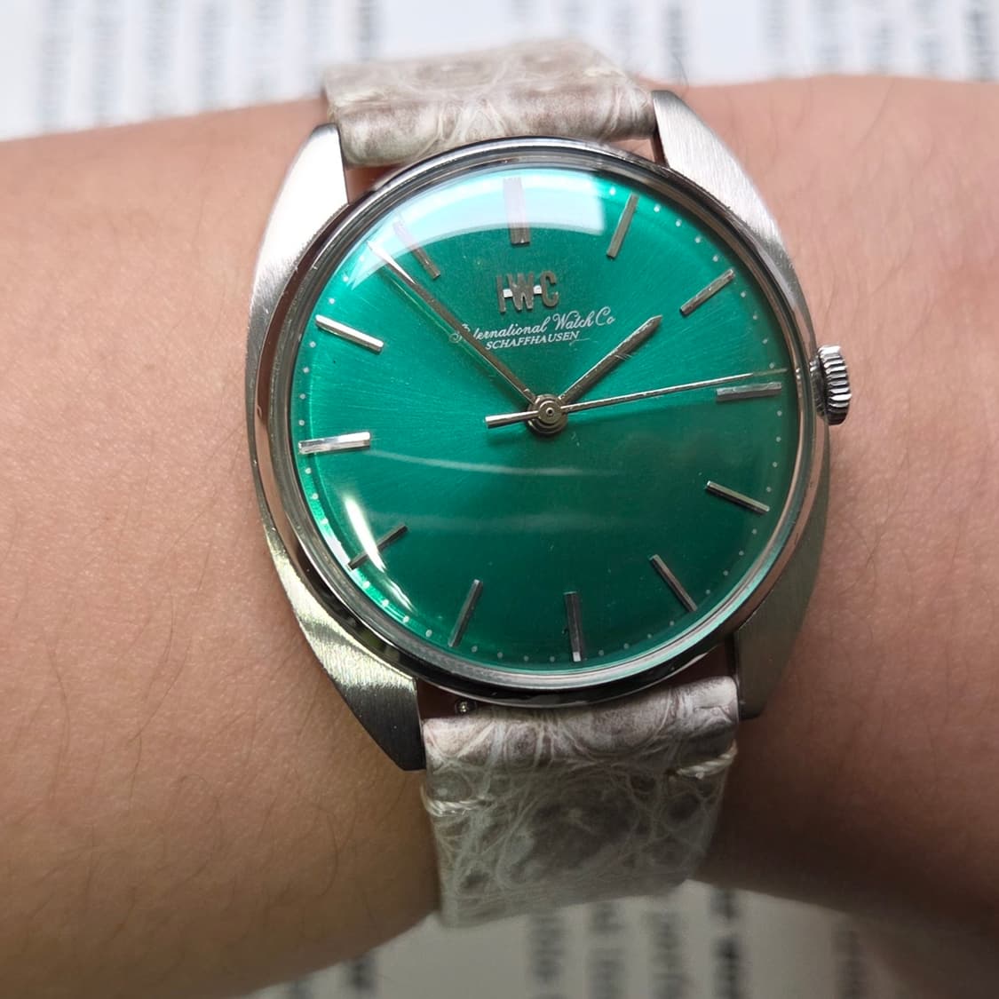 빈티지 IWC 샤프하우젠 에메랄드그린 슬림 수동 메커니컬 드레스워치
 상품이미지9