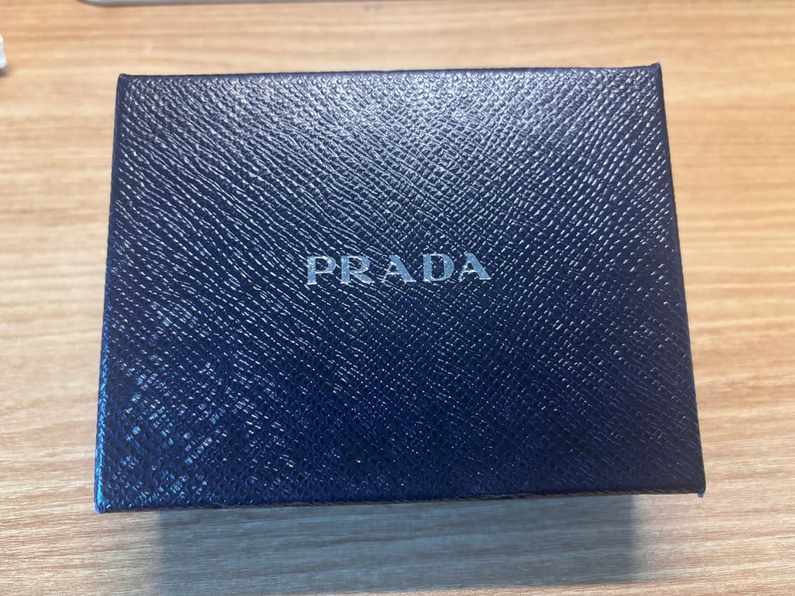 프라다 사피아노 로고 블랙 지퍼 반지갑 상품이미지8